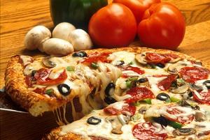 Public Domain. (From http://www.public-domain-image.com/food-and-drink-public-domain-images-pictures/pizza-public-domain-images-pictures/pizza.jpg.html) Pizza, pepperoni, olives, tomatos, green pepper, cheese, mozzarella cheese, Italian cuisine.